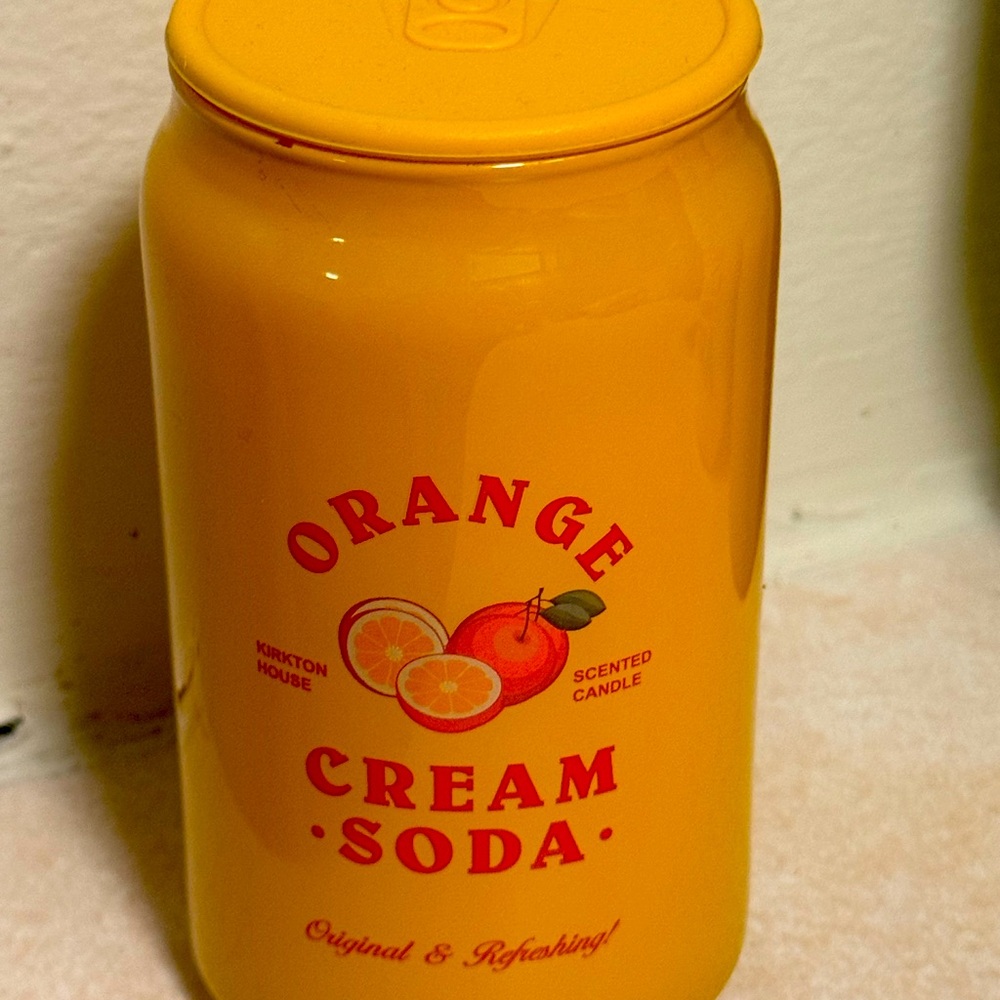 Cream soda scented candle
